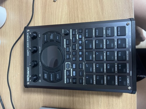 Roland SP-404 mk2